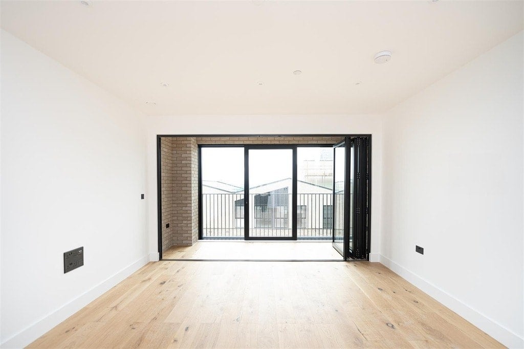 Flat Worgan Street in Greater London