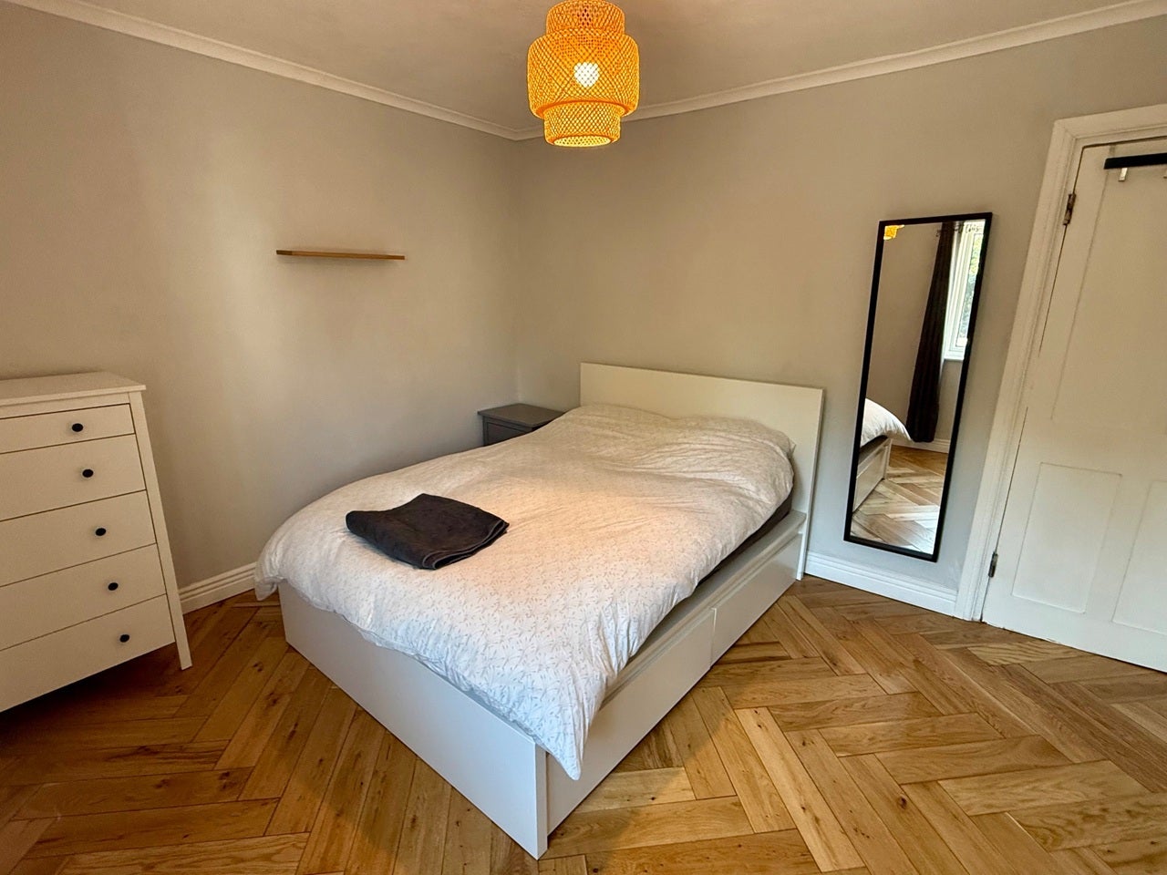 Room Westfield Road in Greater London