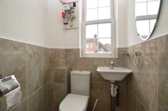 Flat Pinner Road in Greater London