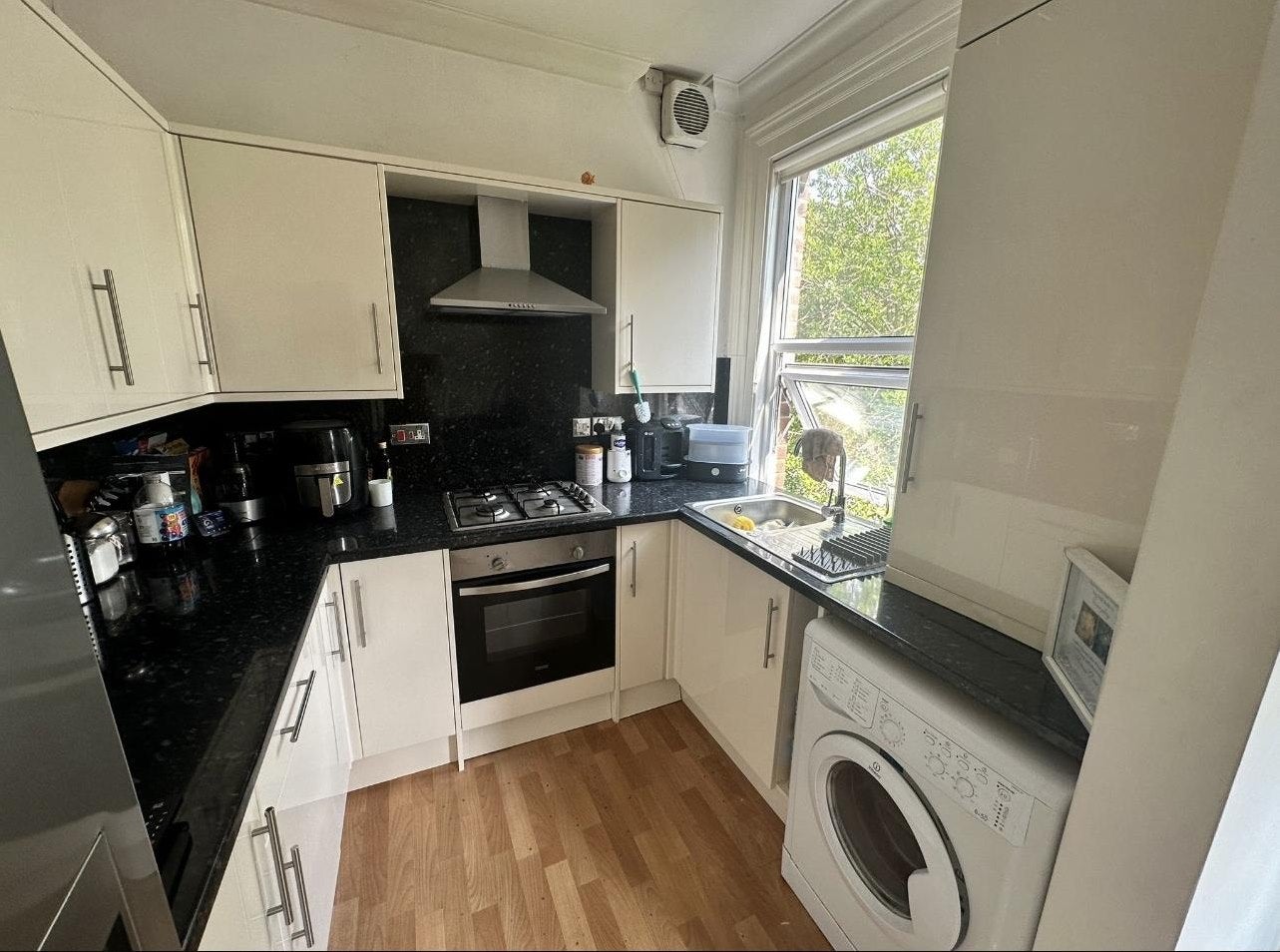 Flat Highland Avenue in Brentwood