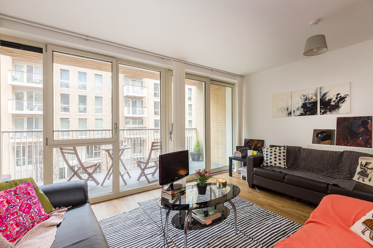 Flat Oxley Square in Greater London