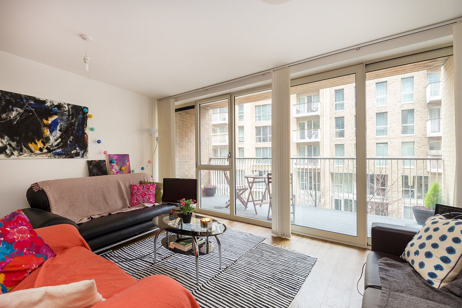Flat Oxley Square in Greater London