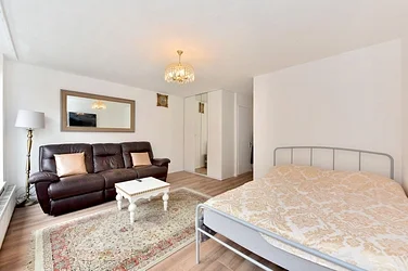 Flat Warwick Road in Greater London