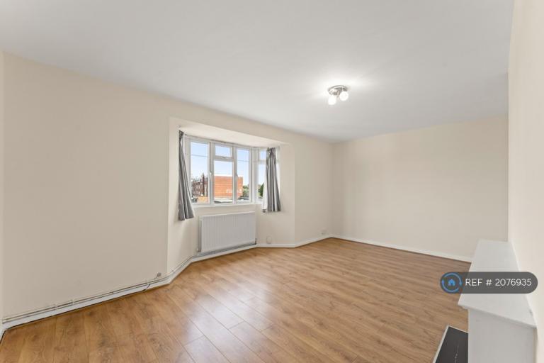 Flat Grand Drive in Greater London
