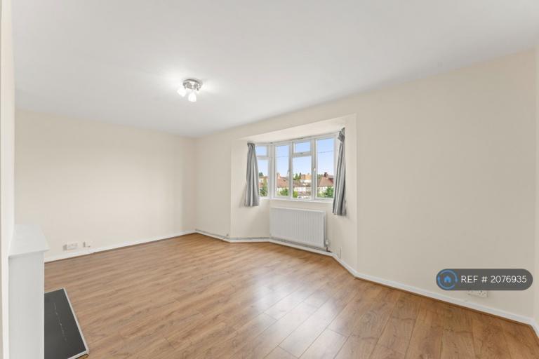 Flat Grand Drive in Greater London