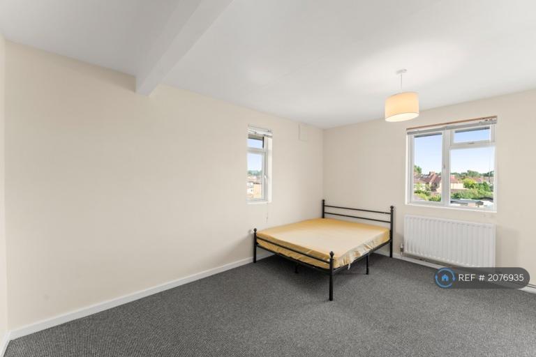 Flat Grand Drive in Greater London