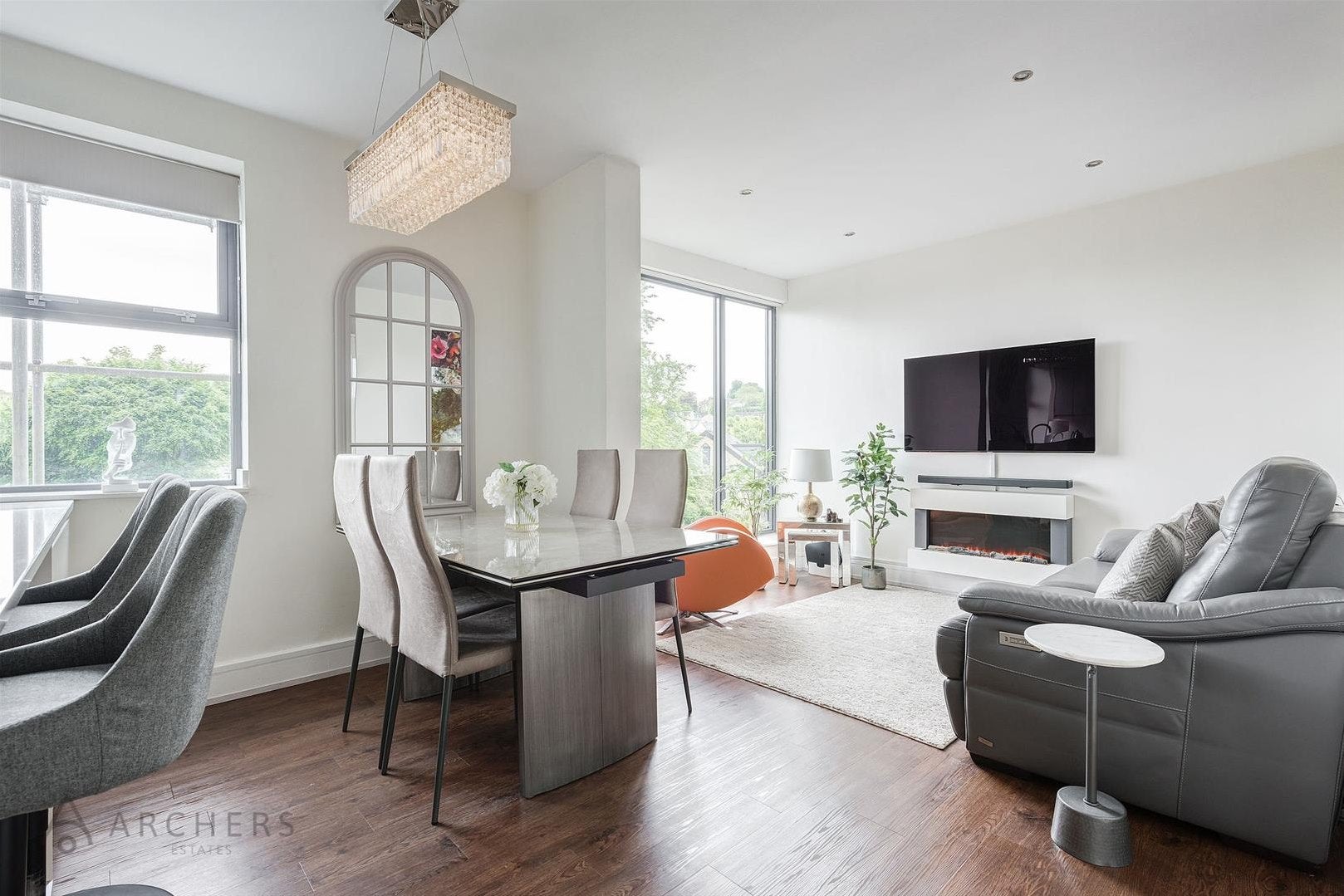 Flat Nethergreen Road in Sheffield