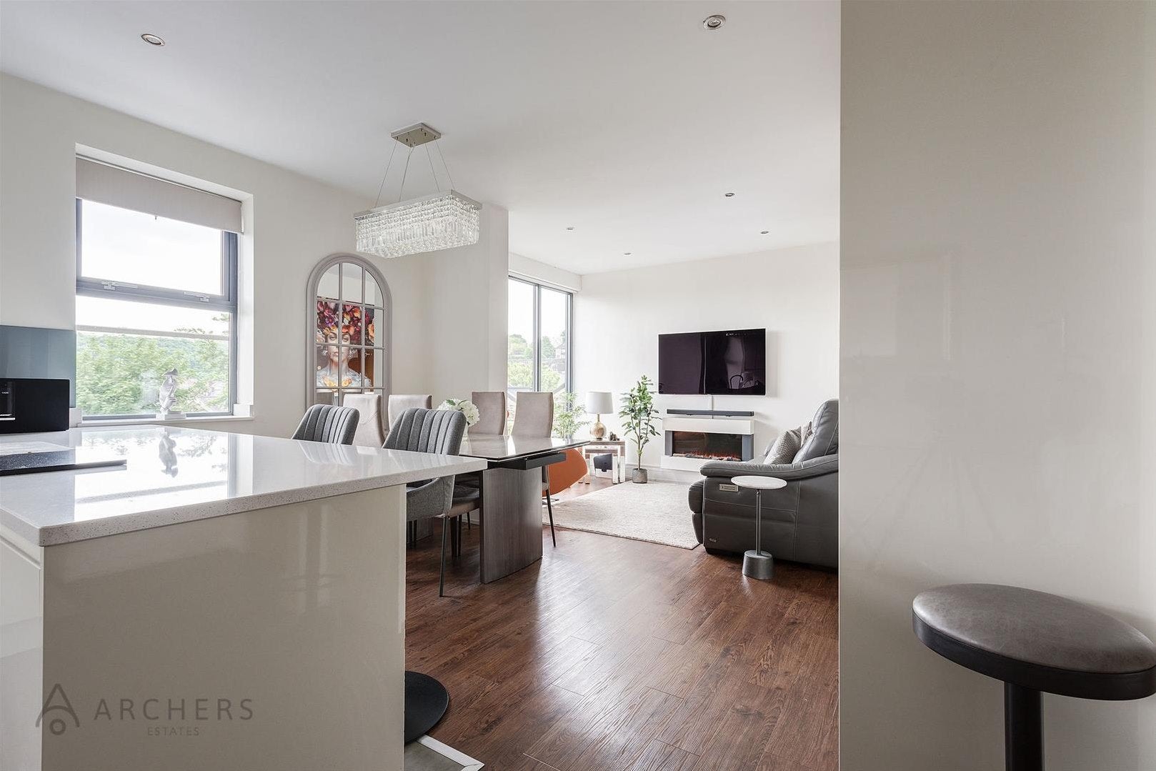 Flat Nethergreen Road in Sheffield