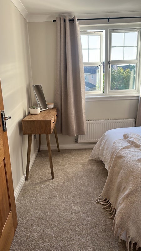 Room Leyland Road in Bathgate