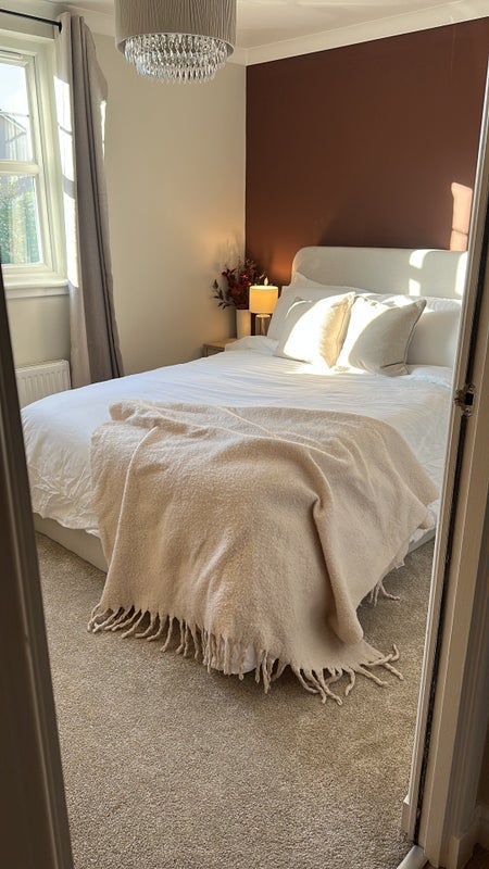 Room Leyland Road in Bathgate