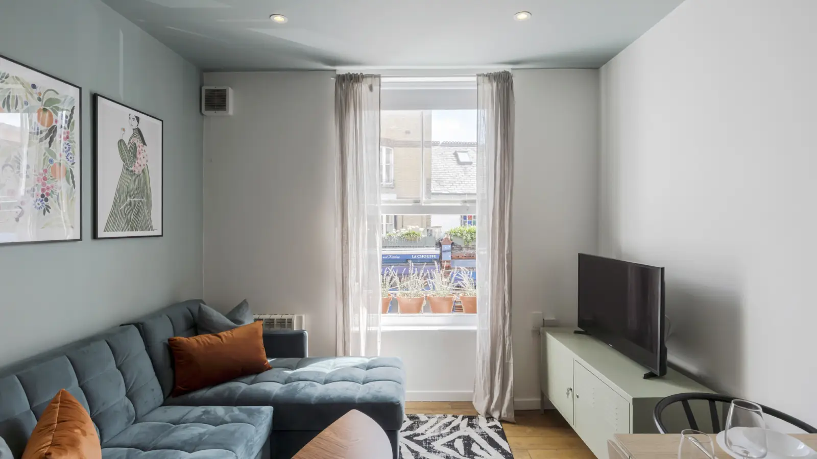 Flat Sotheby Road in Greater London