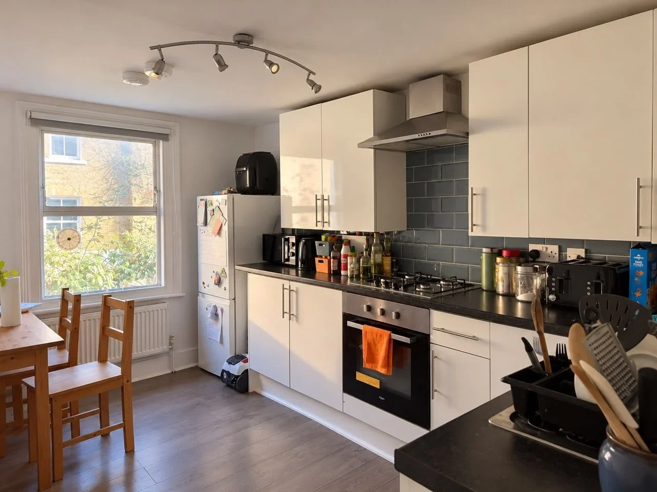 Room Solon Road in Greater London