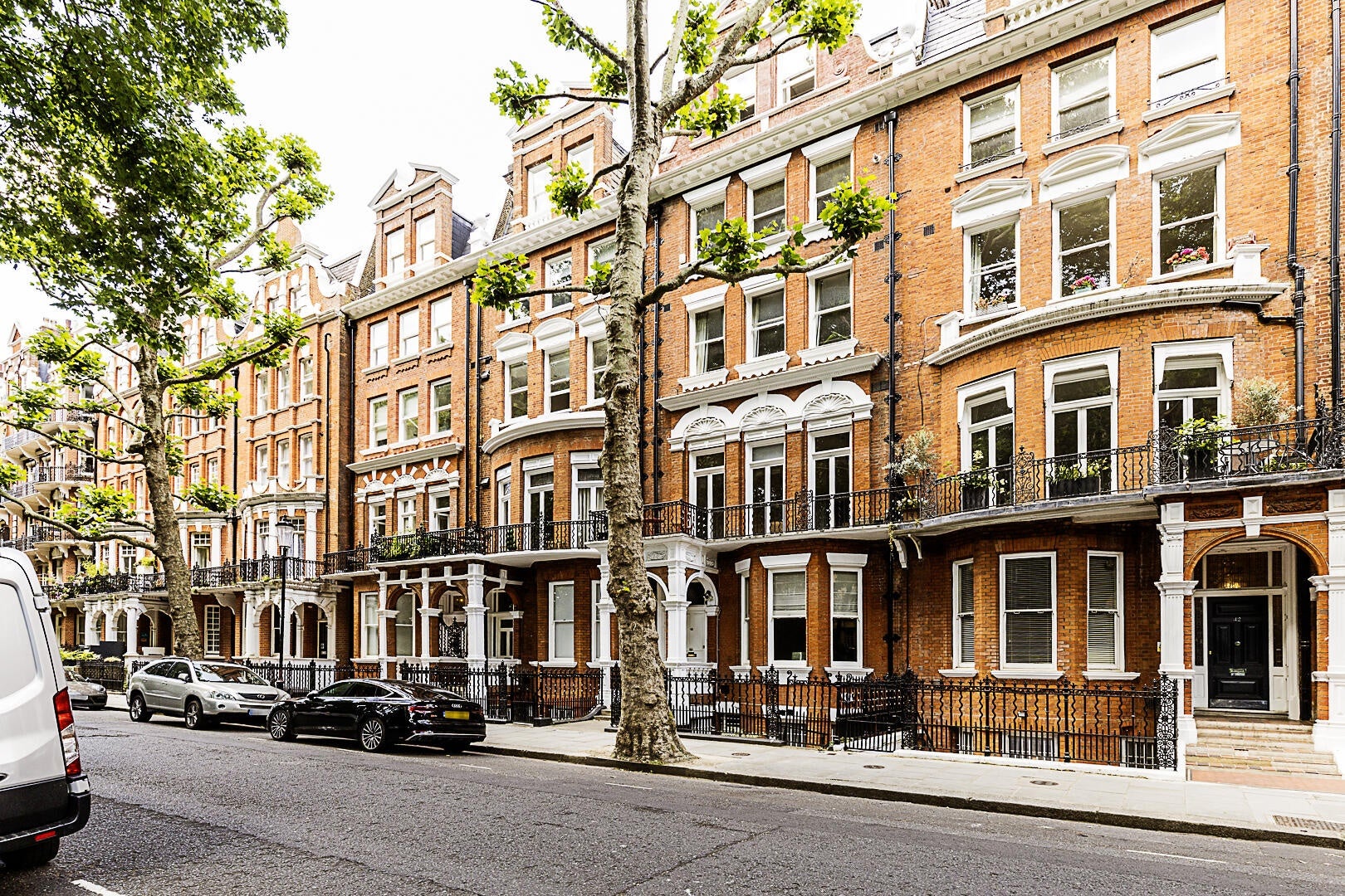 Flat Bramham Gardens in Greater London
