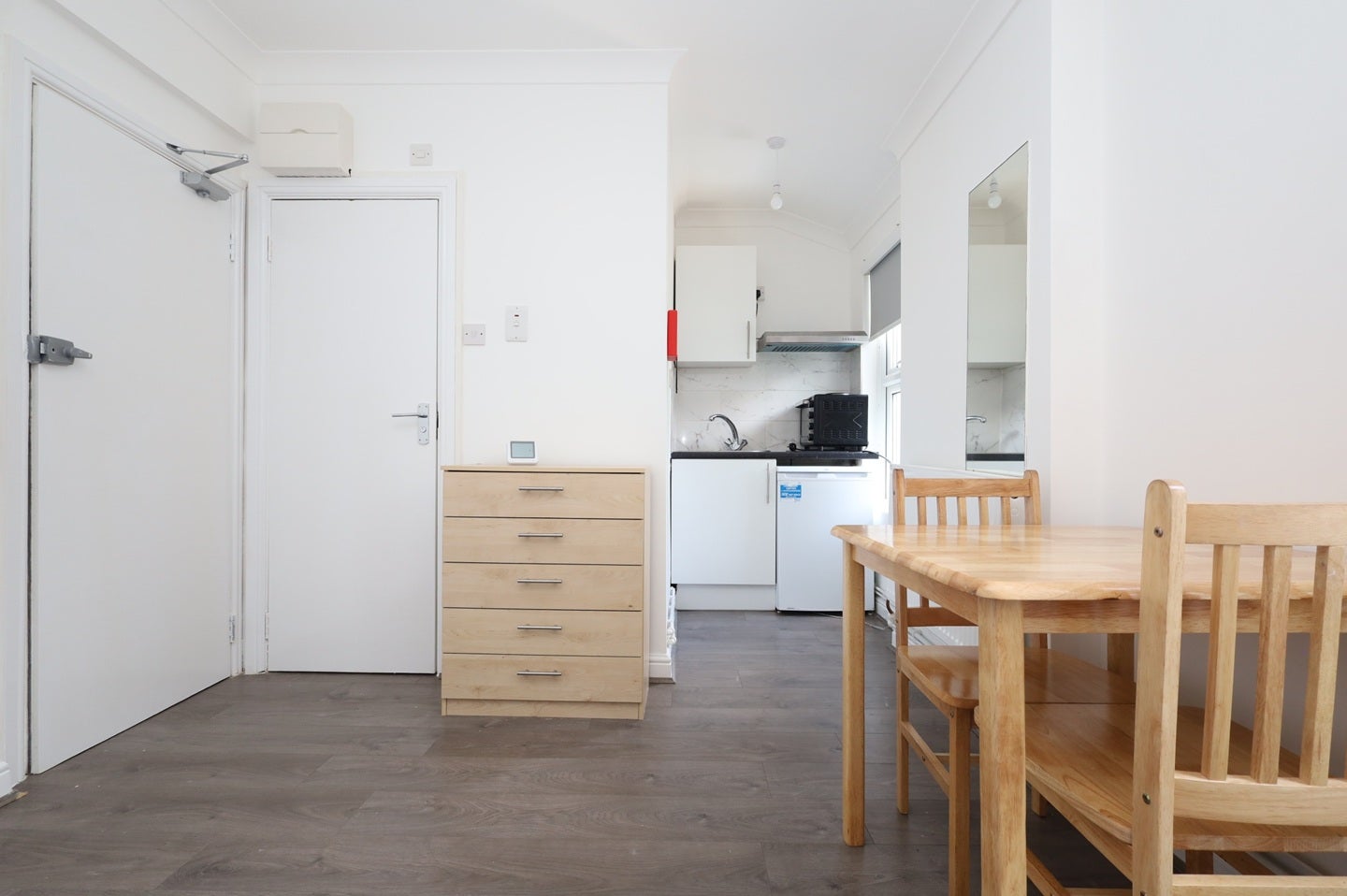 Room Palmerston Road in Greater London
