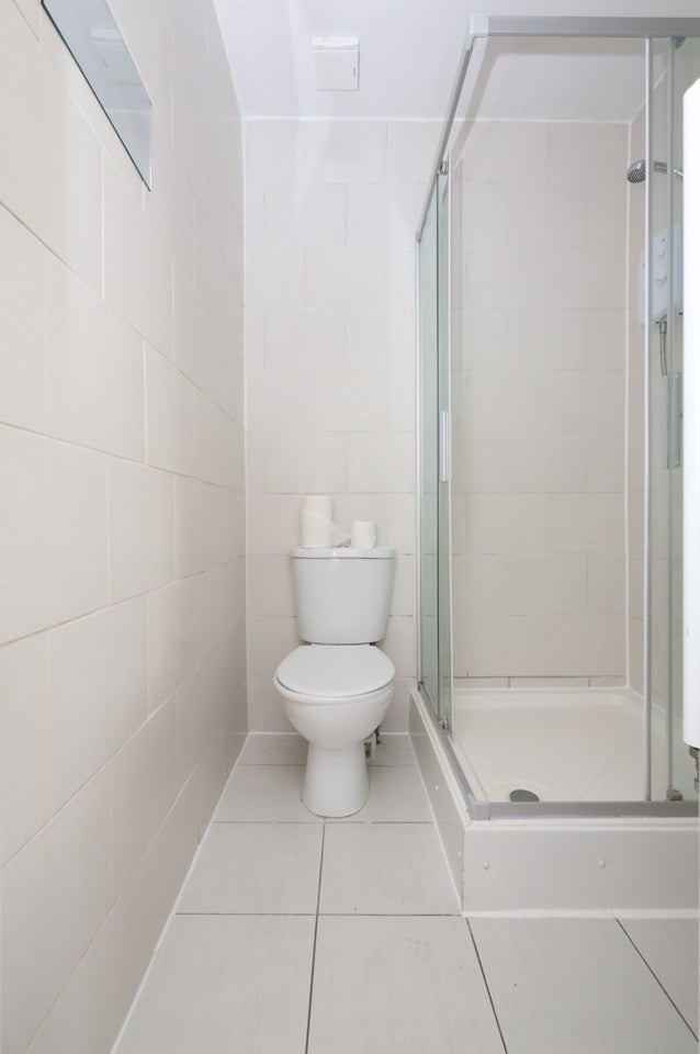 Room Palmerston Road in Greater London