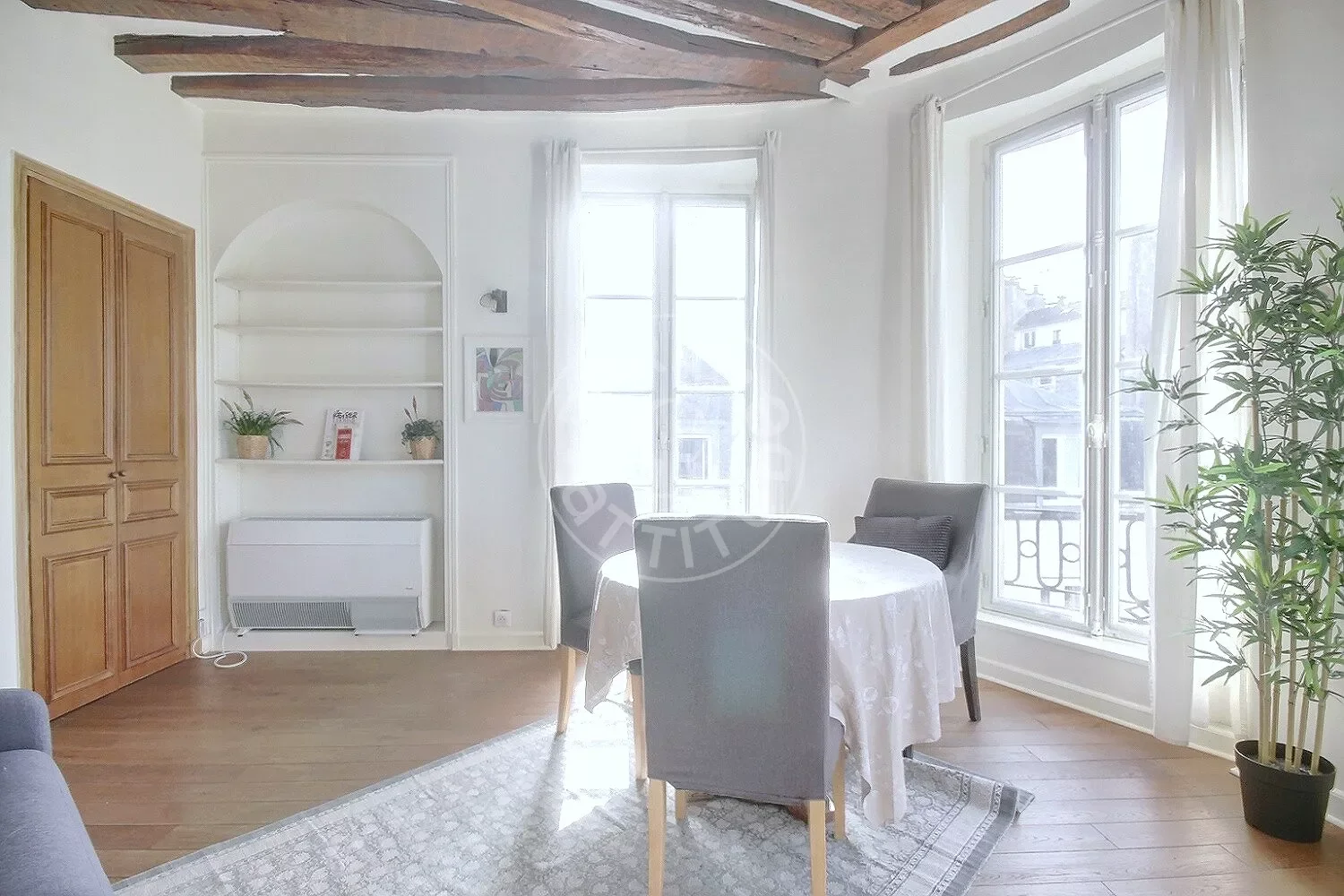 Flat Rue Dauphine in Paris