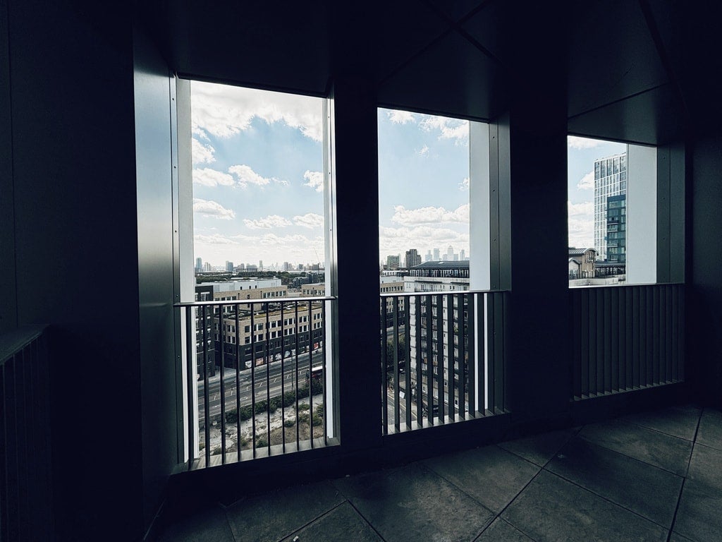 Flat Otter Close in Greater London