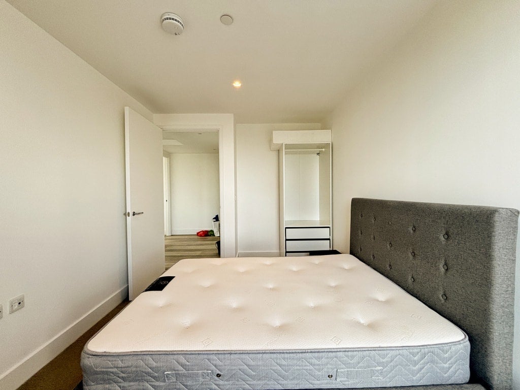 Flat Otter Close in Greater London