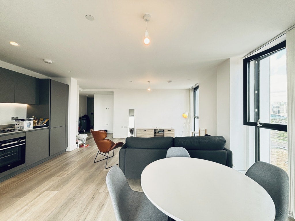 Flat Otter Close in Greater London