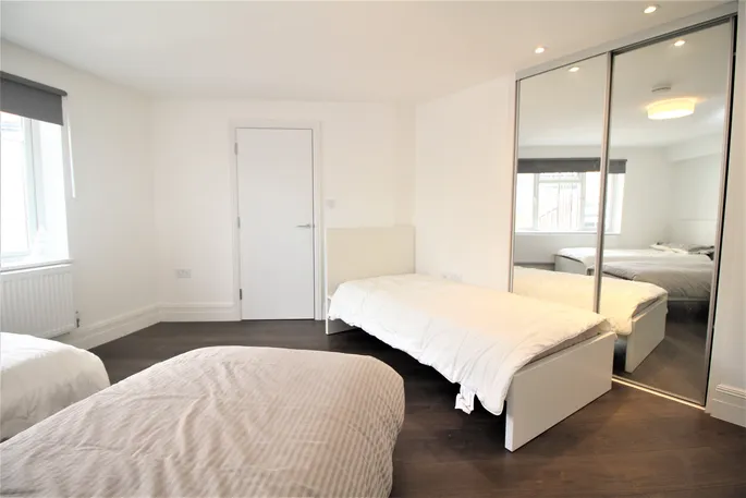 Flat Wendover Road in Greater London