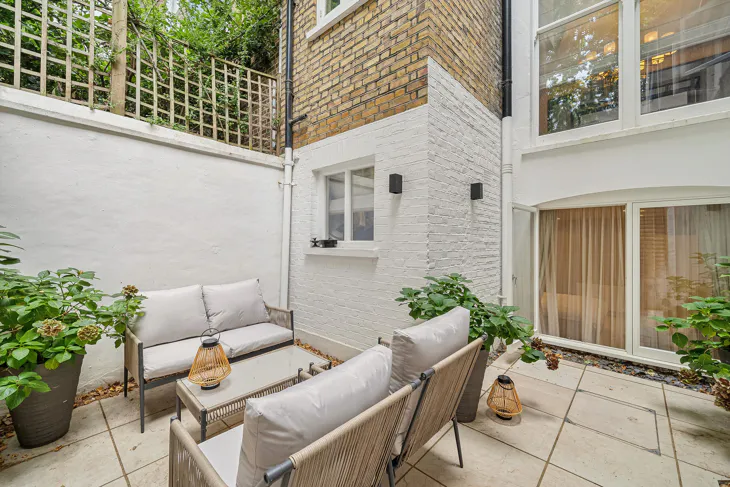 Flat Bremner Road in City of Westminster