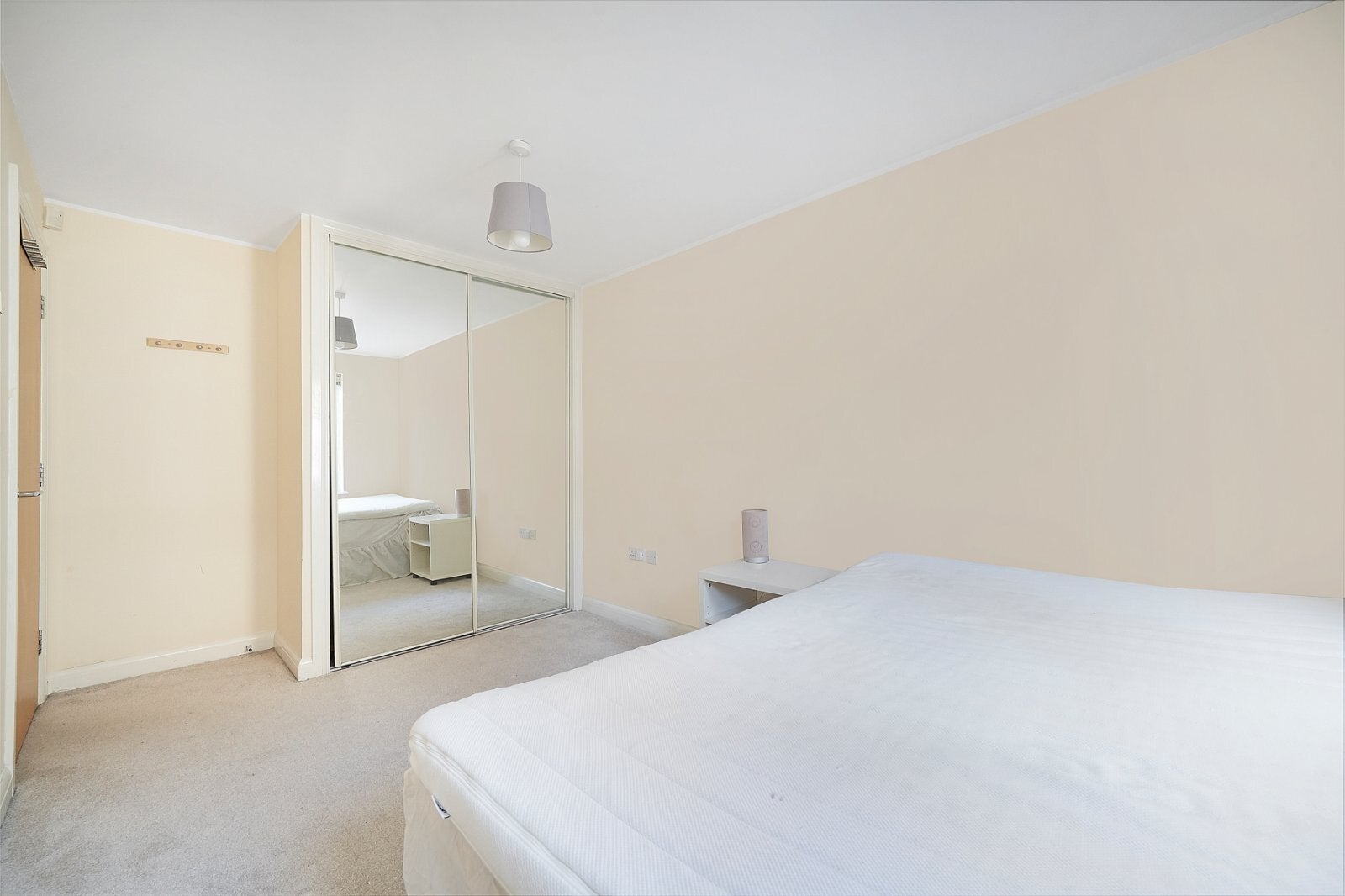 Flat Macleod Street in Greater London
