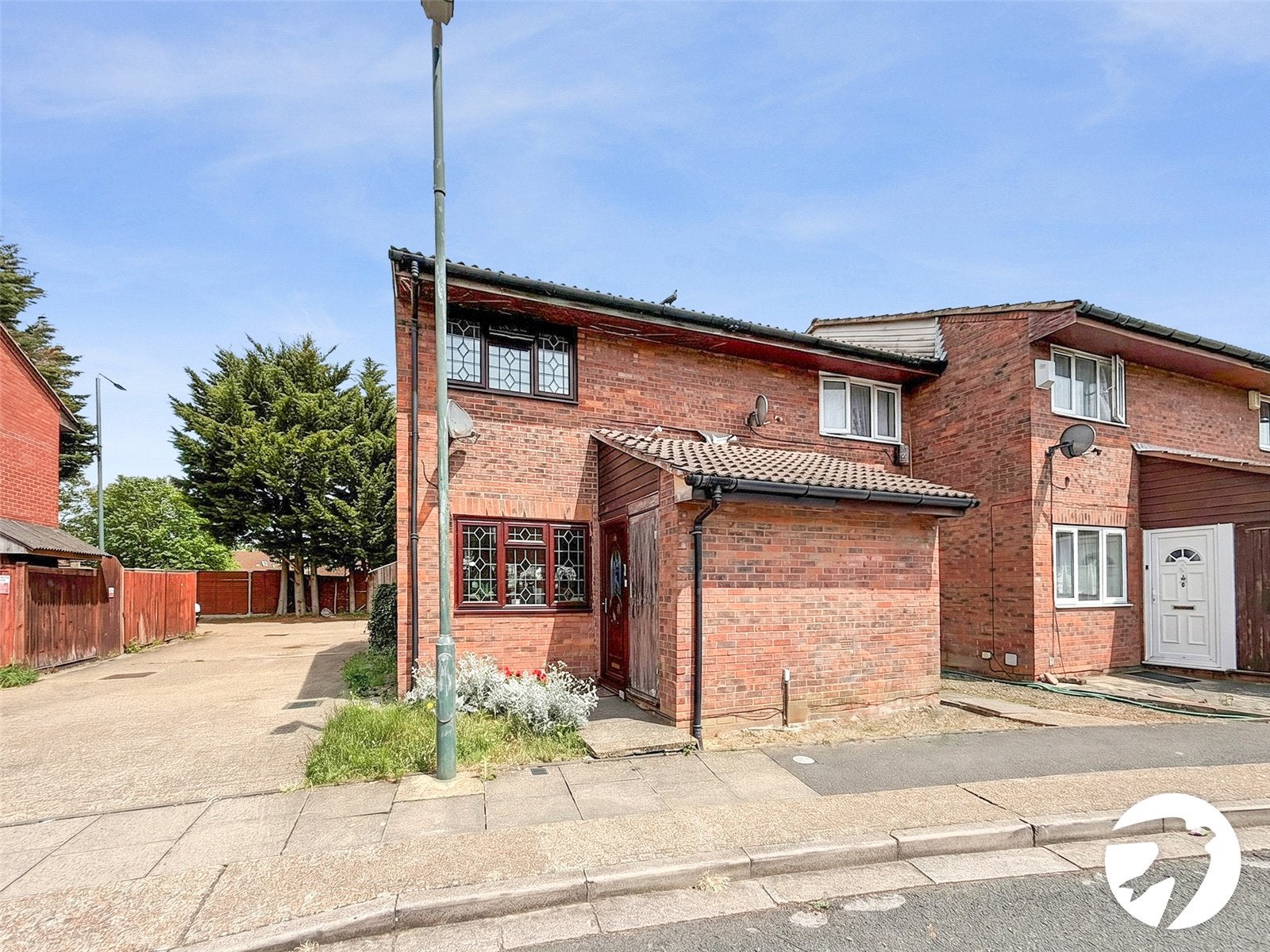 House Surlingham Close in Greater London