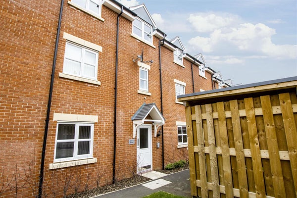 Flat Escelie Way in Birmingham