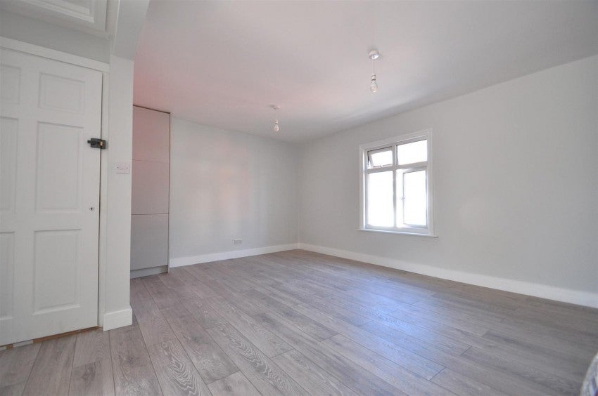 Flat Herbert Road in Greater London
