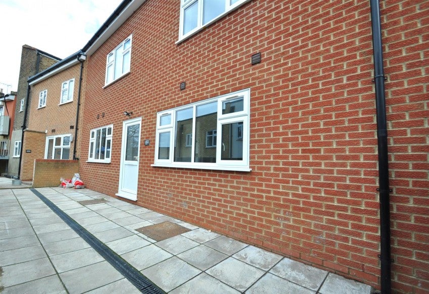 Flat Herbert Road in Greater London