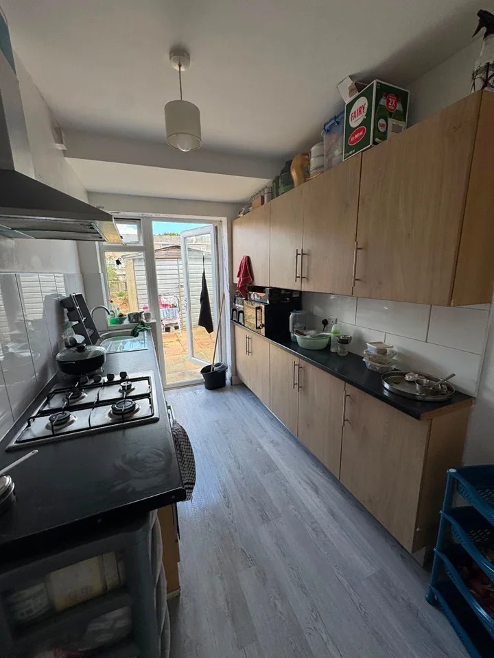 House Gledwood Avenue in Greater London