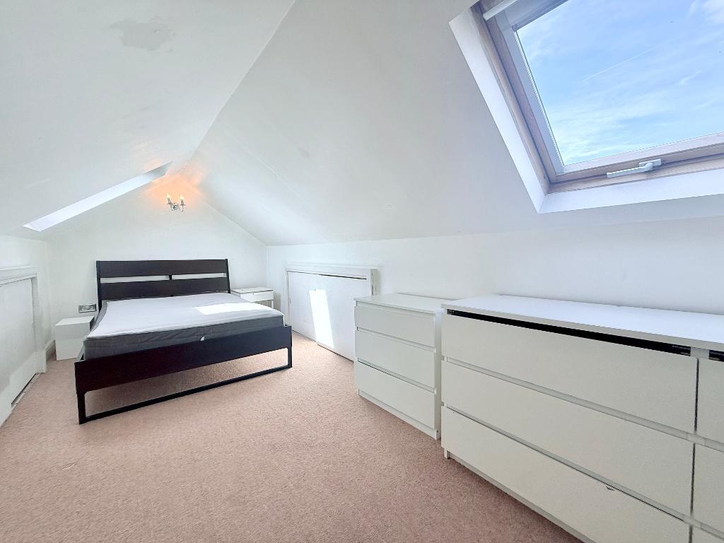 Flat Westway in Greater London