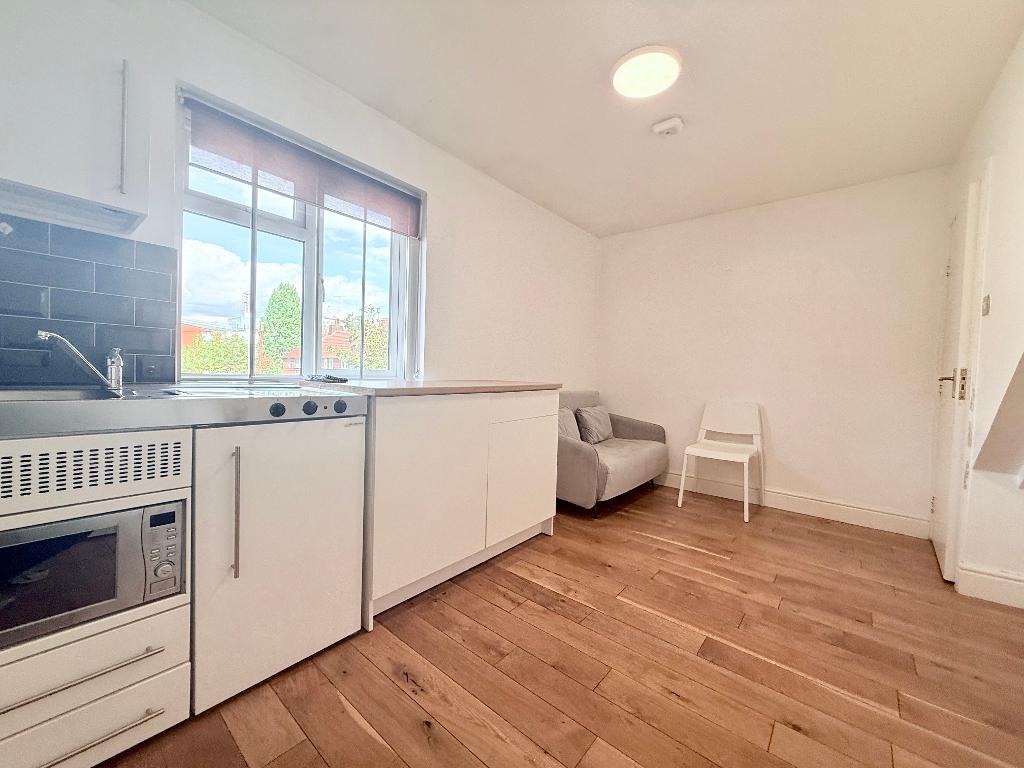 Flat Westway in Greater London