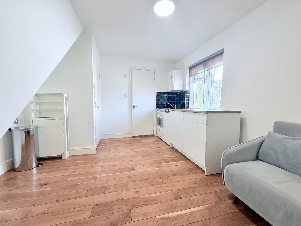 Flat Westway in Greater London