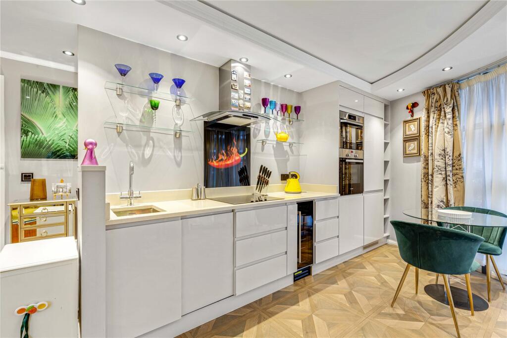 Flat Montaigne Close in City of Westminster