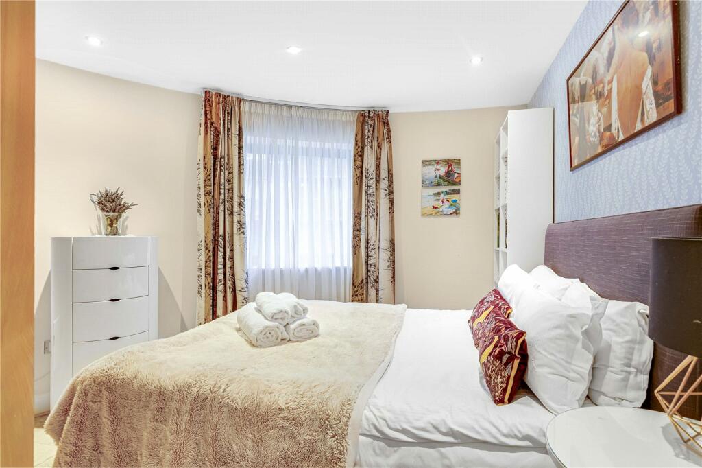 Flat Montaigne Close in City of Westminster