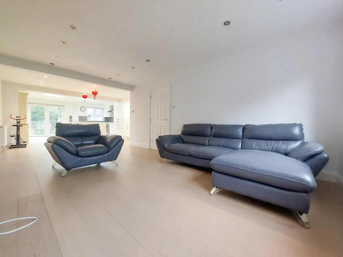 House Moorlands Avenue in Greater London