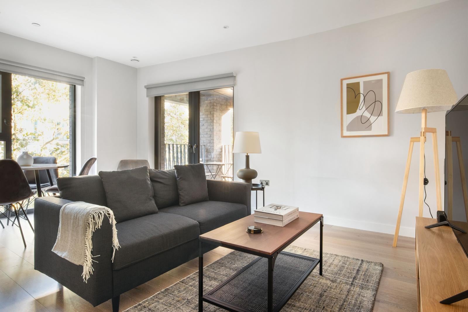 Flat Ufford Street in Greater London