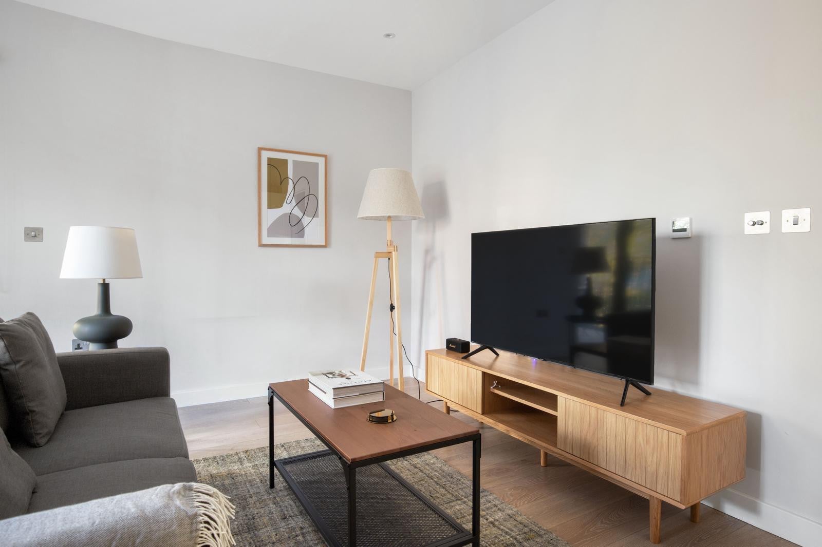 Flat Ufford Street in Greater London