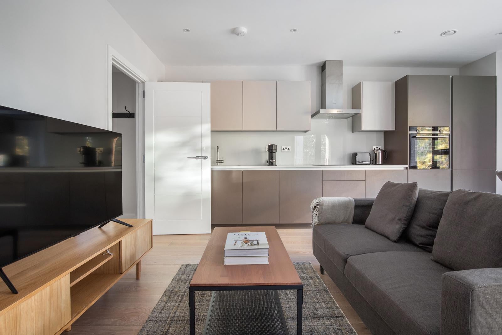 Flat Ufford Street in Greater London