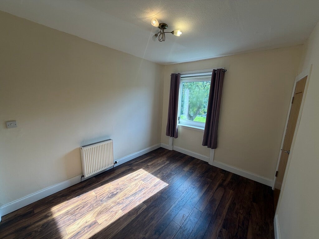 Flat Croftfoot Road in Glasgow