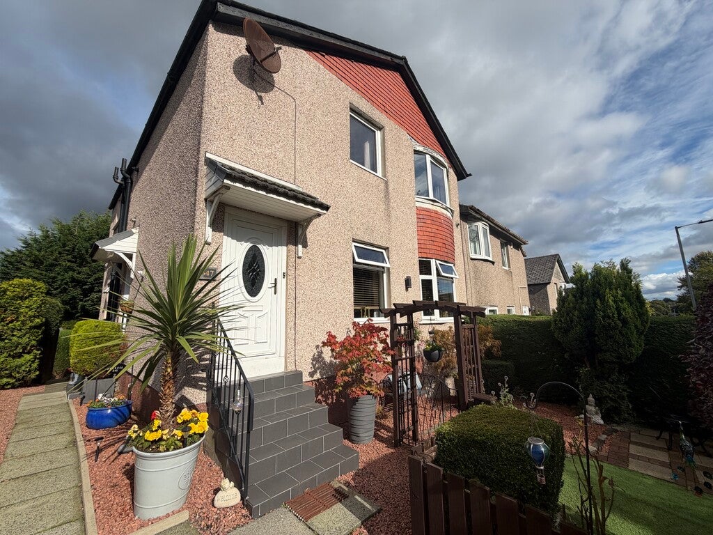 Flat Croftfoot Road in Glasgow