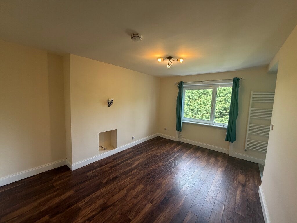 Flat Croftfoot Road in Glasgow
