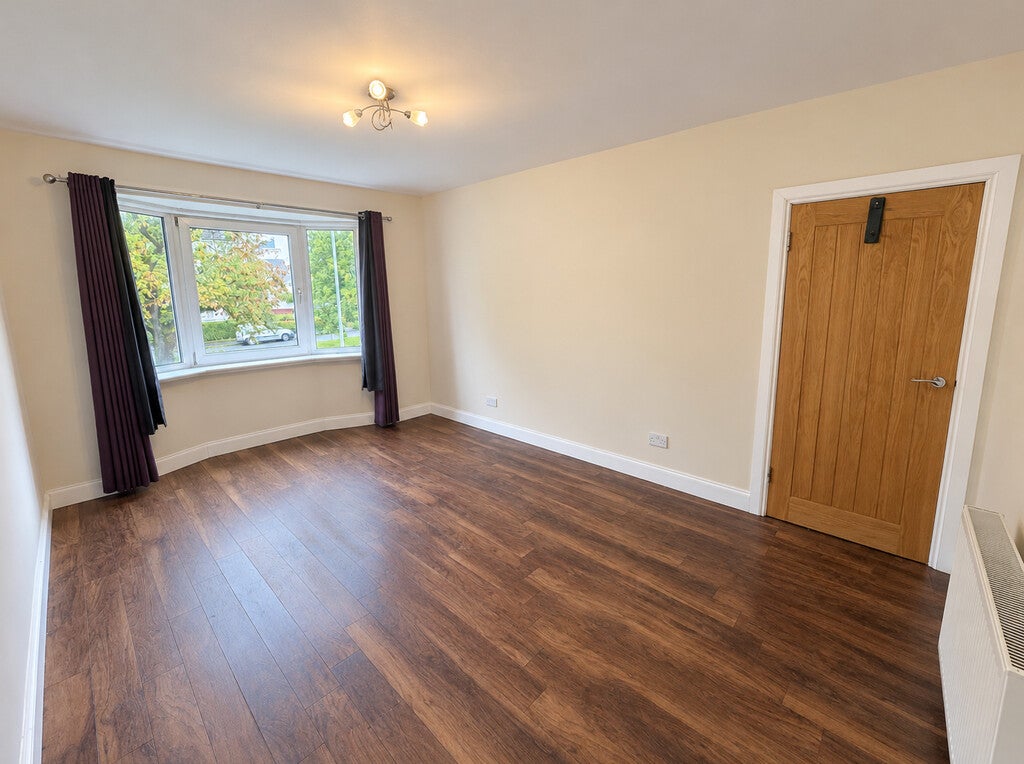 Flat Croftfoot Road in Glasgow