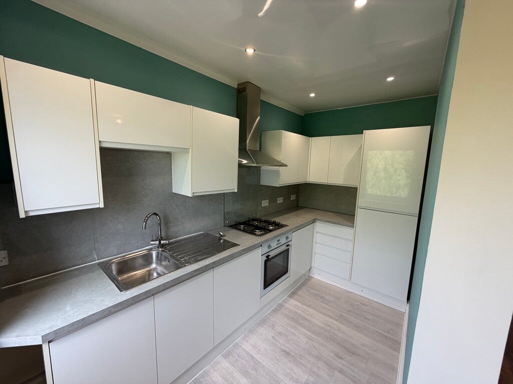 Flat Croftfoot Road in Glasgow