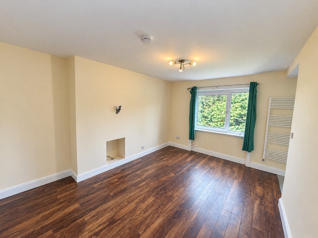 Flat Croftfoot Road in Glasgow