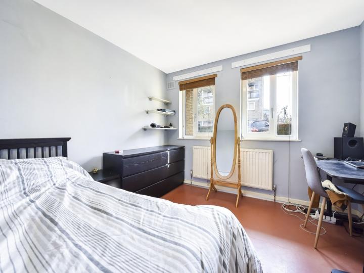 Flat Kingsland Road in Greater London