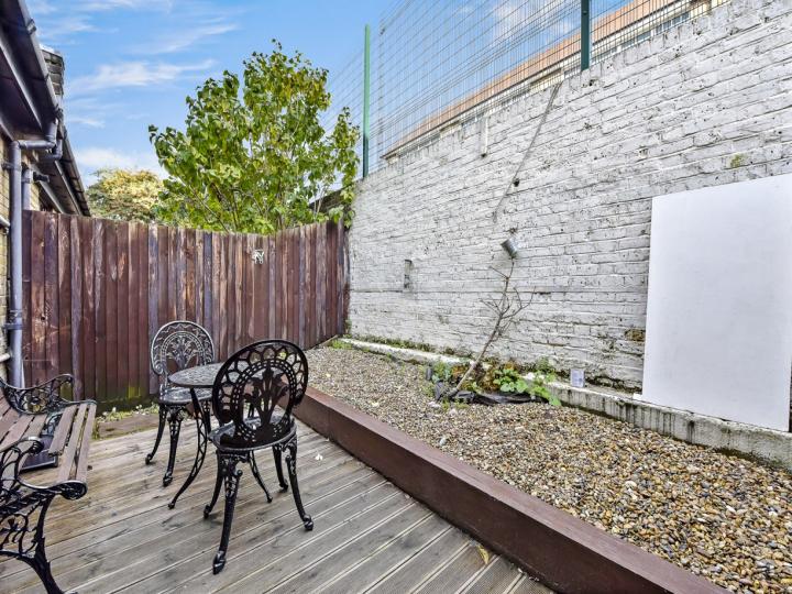 Flat Kingsland Road in Greater London