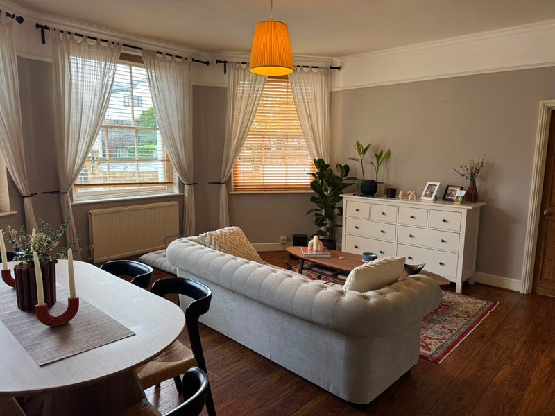 Flat Clapham High Street in Greater London
