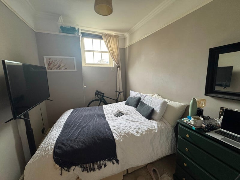 Flat Clapham High Street in Greater London